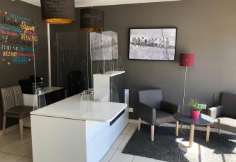 H  tel Saint Roch Montpellier Centre allows 18 year olds to book a room