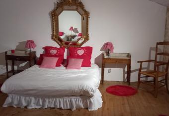 Les Demeures de la Laigne has Balcony rooms