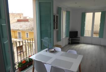 Apoteka apartaments allows 18 year olds to book a room