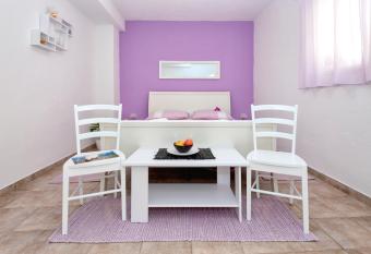 Soba Lavander has Smoking rooms