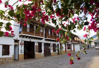 Cemandy Hostal has Balcony rooms