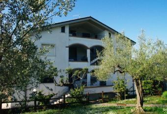 Villa Leandra has Balcony rooms