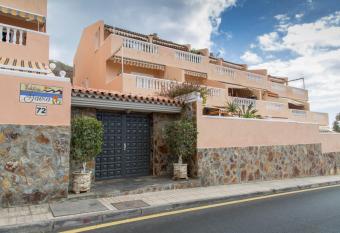 Las Vistas Beach has Balcony rooms