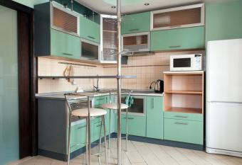 Kvartirkoff na Obolonskom 40 has rooms with a private hot tub