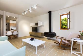 Mikro Livadi Special Lodges - Has an Eco Salt water pool allows 18 year olds to book a room