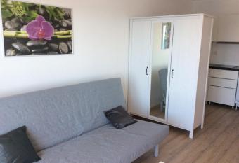 Apartments More Maru  i  i has Balcony rooms