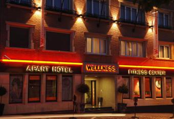 Wellness Apart Hotel allows 18 year olds to book a room