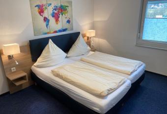 Motel Herbold allows 18 year olds to book a room