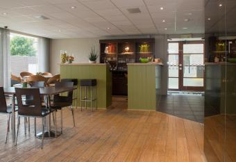 Hotel Maxim allows 18 year olds to book a room