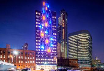 Aloft Long Island City-Manhattan View has Balcony rooms