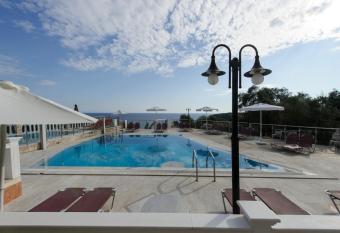 Kanali Studios has Balcony rooms