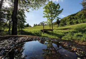 Na Kup  ku Estate has rooms with a private hot tub