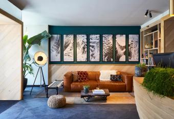 Hotel Indigo Antwerp City Centre, an IHG Hotel allows 18 year olds to book a room