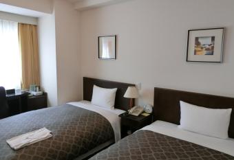 Laxio Inn allows 18 year olds to book a room