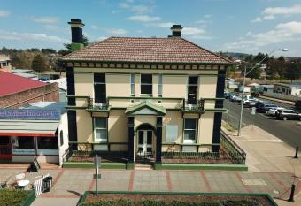The Bank Guesthouse Glen Innes allows 18 year olds to book a room