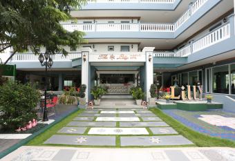 The Lilly Hotel allows 18 year olds to book a room