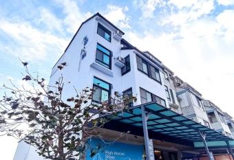 Light Shadow has Balcony rooms