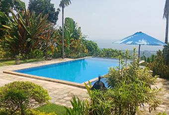 Villa Elina allows 18 year olds to book a room