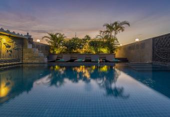 The Grand Cyclo Boutique Suite & Spa has Balcony rooms