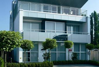 Hotel Vijfwegen has Balcony rooms