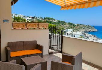 Casa Bellavista allows 18 year olds to book a room