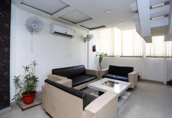 OYO Flagship 4957 Hotel China Town allows 18 year olds to book a room