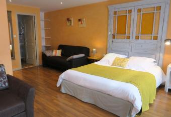 Chambres du Petit Bois allows 18 year olds to book a room