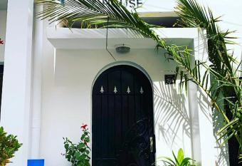 Dakar International House allows 18 year olds to book a room