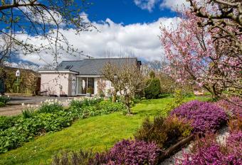 Ty r Afon - River Cottage has Balcony rooms