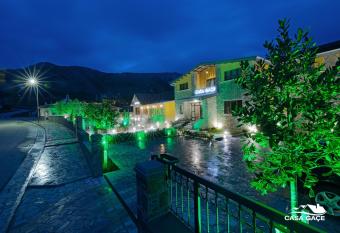 Casa Ga  e Hotel allows 18 year olds to book a room