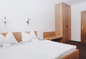 Gosti    e Krivograd has Balcony rooms