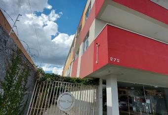 Villa Tata Su  tes Ltda allows 18 year olds to book a room