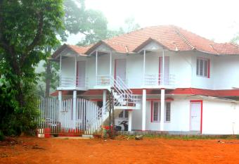 Vacanza Estate House has Balcony rooms