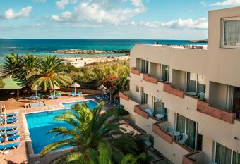 Apartamentos Portu Saler allows 18 year olds to book a room