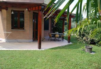 Villa Milena Arese has Balcony rooms