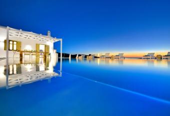 Mykonos Ark Villas has rooms with a private hot tub