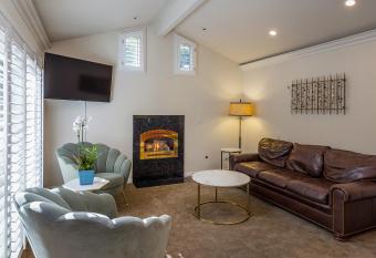 Saratoga Oaks Lodge has Balcony rooms