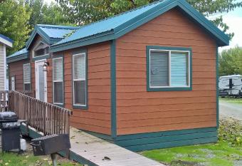 Lake Minden Camping Resort Cottage 1 has Balcony rooms