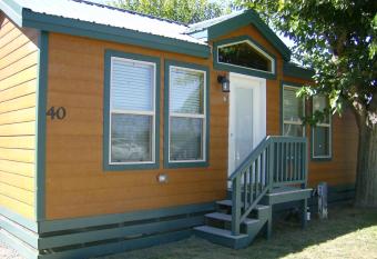 Lake Minden Camping Resort Cottage 2 has Balcony rooms