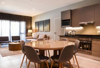 The Residency Sandhurst has Balcony rooms