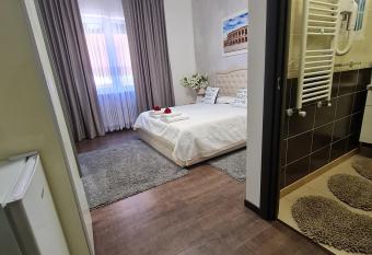 Appartamento Natalia Verona allows 18 year olds to book a room