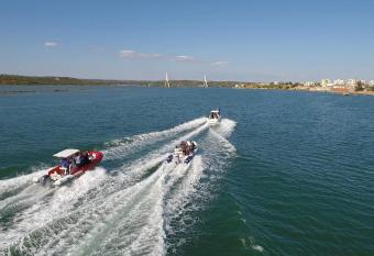 Townhouse Mar 1 by Algarve Vacation has rooms with a private hot tub