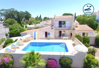 Villa Margarita by Algarve Vacation allows 18 year olds to book a room