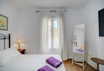 Apartamento San Antonio allows 18 year olds to book a room