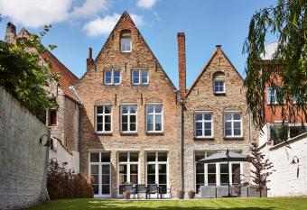 La Maison de Nathalie allows 18 year olds to book a room