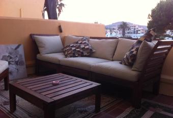 Au Coeur du Village Naturiste allows 18 year olds to book a room