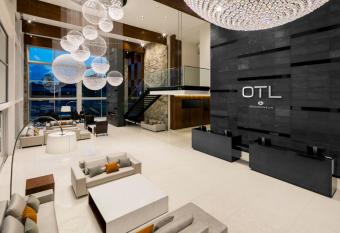 OTL Gouverneur Sherbrooke allows 18 year olds to book a room