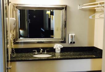 Castaic Inn Six Flags Valencia allows 18 year olds to book a room