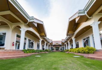 71% Diving Resort has Balcony rooms