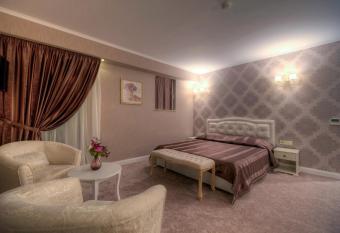 Family Hotel Agoncev allows 18 year olds to book a room